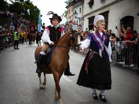 Izjemen obisk zaznamoval 50. Dneve narodnih noš in oblačilne dediščine v Kamniku (Blaž T. Muc)  (41)